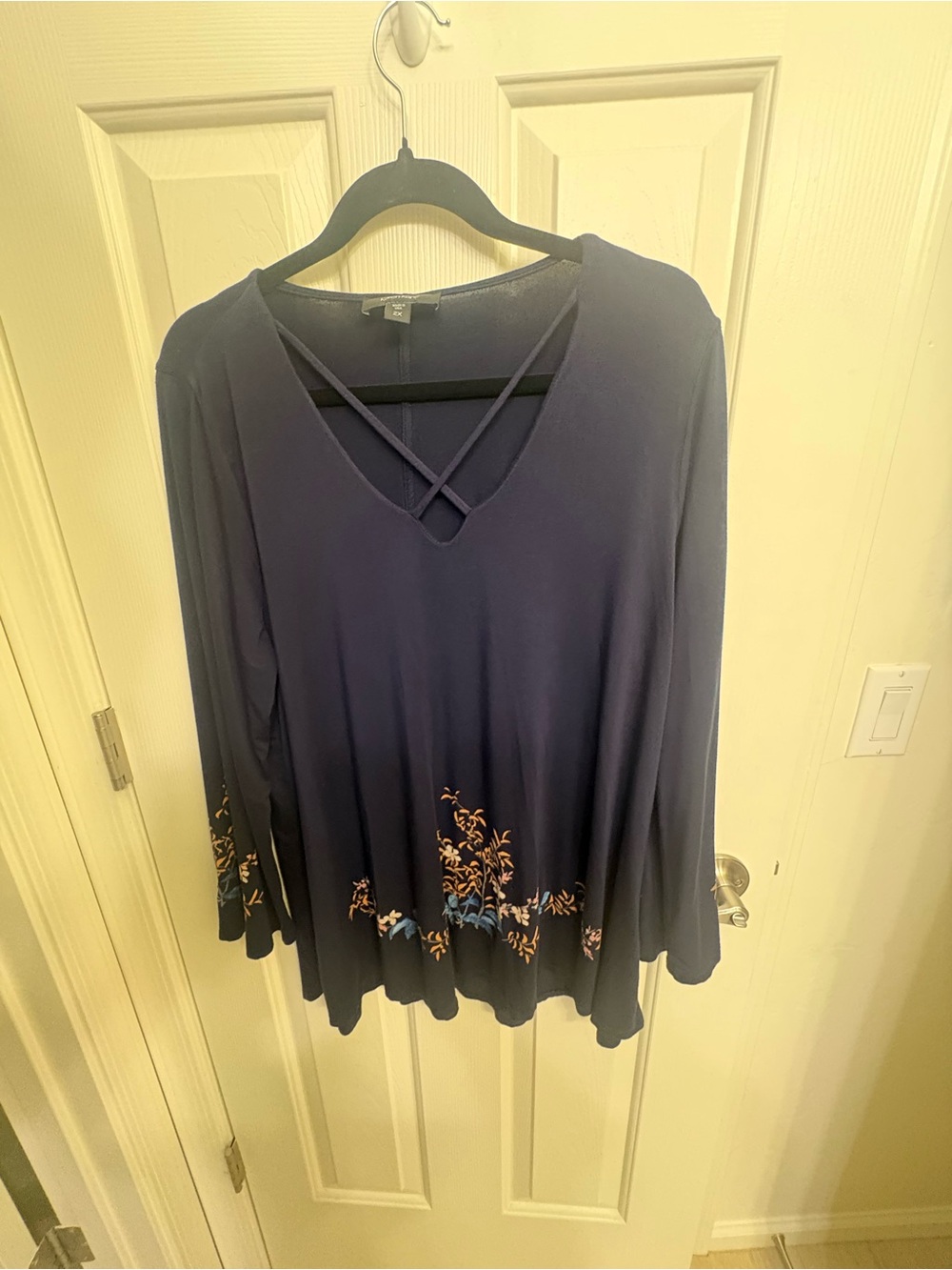 2X- Karen Kane Navy Crisscross V-Neck Tunic with Floral Hem